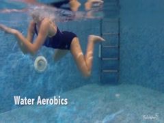 FIlm porno cu o romanca in piscina
